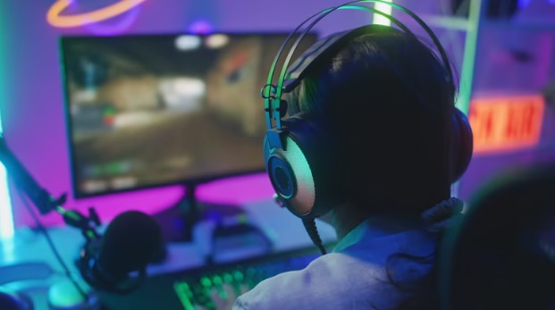 How Online Games Support Multiplayer Interaction